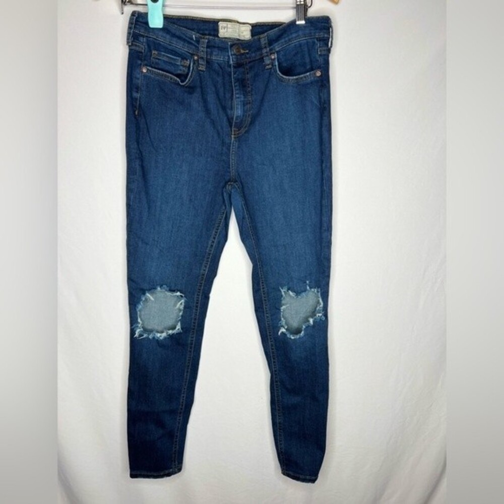 Free People Skinny Jeans Women’s Size 29R Blue  High Rise Busted Knee Holes